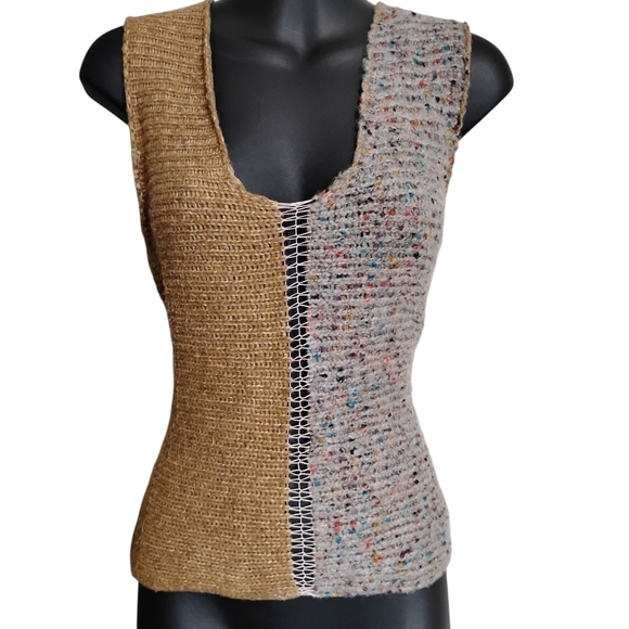 DEZIRED BEAUTY BOUTIQUE | Luxury Briaro Knit Color Block V-Neck Wool Top | Large - Picture 10 of 10